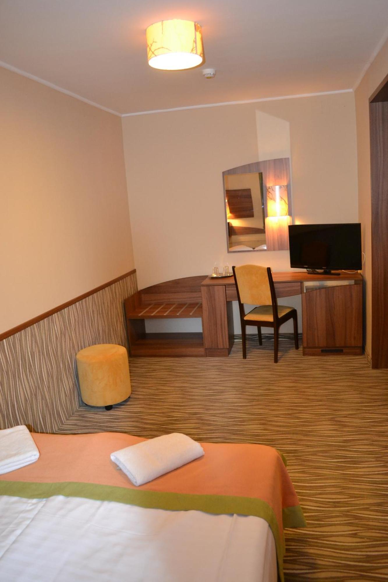 Park Hotel Gyula Zewnętrze zdjęcie